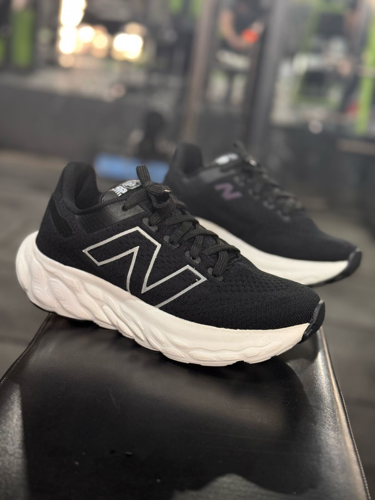 New Balance 1080 Preto/Branco